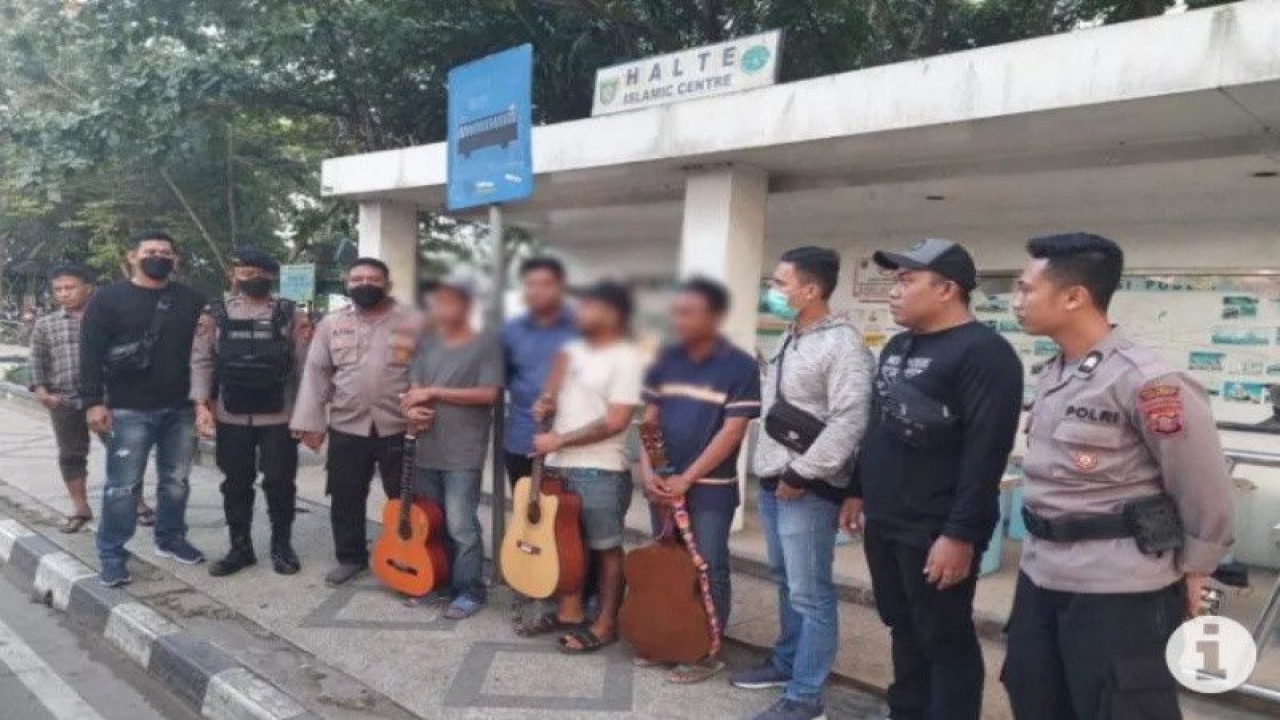 Berapa pengamen yang diduga sebagai premanisme diamakan pihak kepolisian Samarinda di kawasan Tepian Sungai Mahakam. (ANTARA/Fandi)