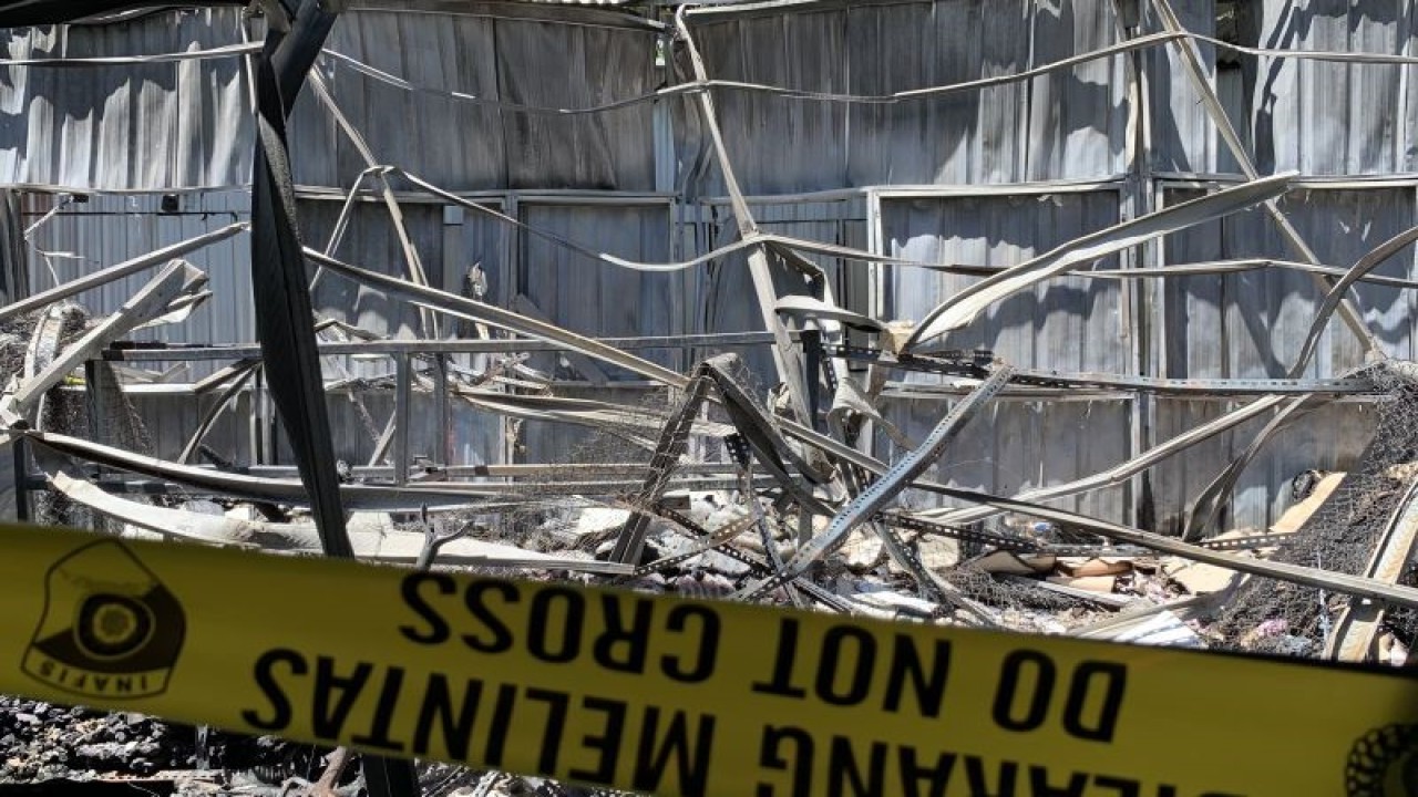Kondisi pada lokasi Tempat Kejadian Perkara (TKP) kebakaran pada Pasar Relokasi Kota Batu, yang terletak di Jalan Sultan Agung, Kelurahan Sisir, Kota Batu, Jawa Timur, Kamis (12/1/2023). ANTARA/Vicki Febrianto