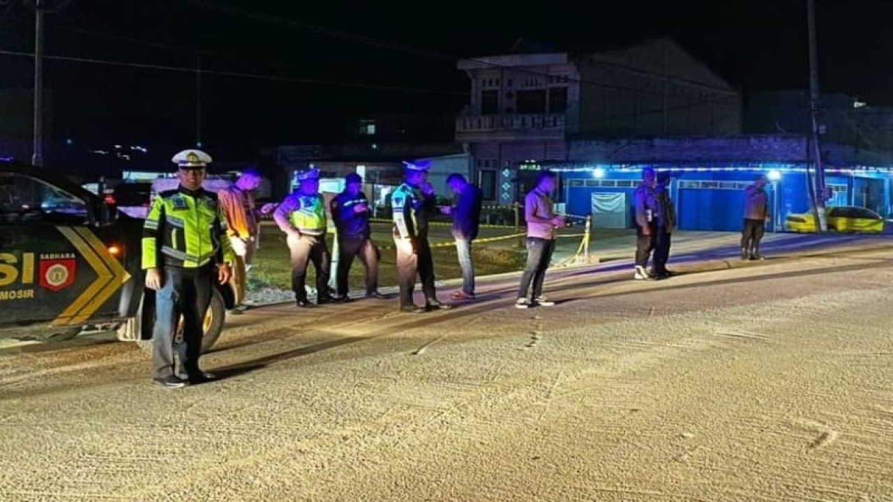 Personel Polres Samosir menggelar patroli menjelang event F1 Powerboat Danau Toba. ((ANTARA/HO/Humas Polres Samosir))