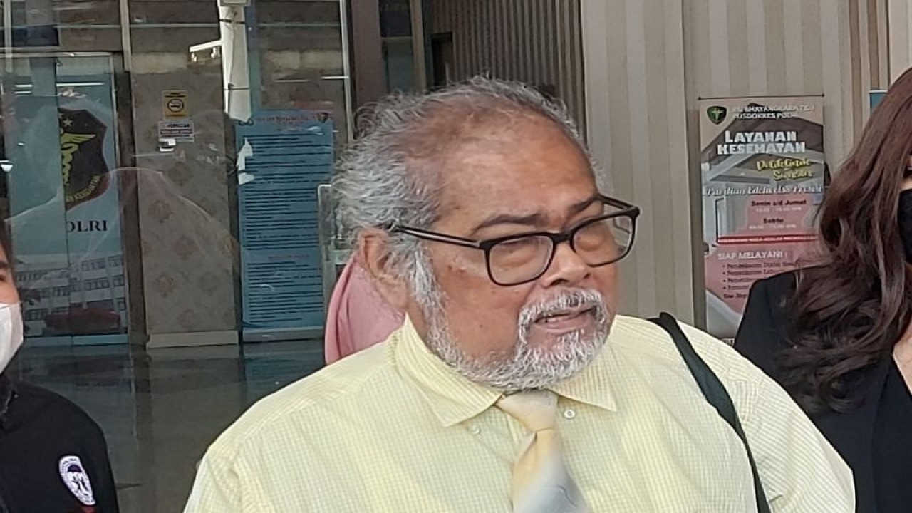 Ketua Komnas PA Arist Merdeka Sirait saat ditemui di RS Polri Kramat Jati, Kamis (5/1/2023). ANTARA/Yogi Rachman