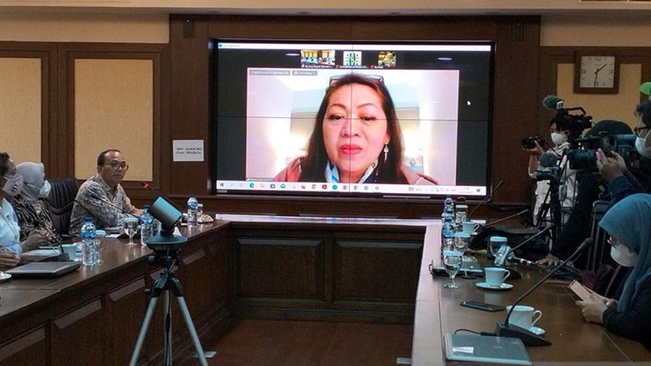 Arsip - Ketua Tim Independen Pencari Fakta kasus kekerasan seksual dan pemerkosaan pegawai Kementerian Koperasi dan UKM Ratna Batara Munti memberikan keterangan melalui via zoom di Jakarta, Selasa, (22/11/2022). ANTARA/Muhammad Zulfikar/am.