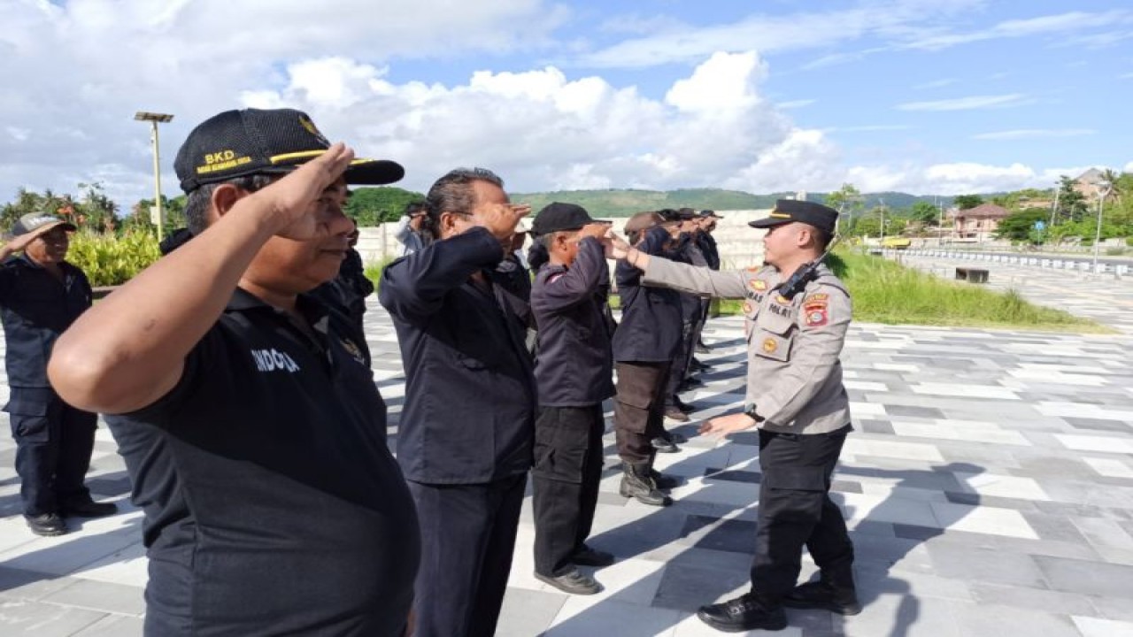 Anggota BKD di Kawasan Mandalika saat melakukan apel bersama anggota Polsek Kawasan Mandalika guna mendukung WSBK 2023 ANTARA/Humas Polsek Kawasan Mandalika, Polres Lombok Tengah