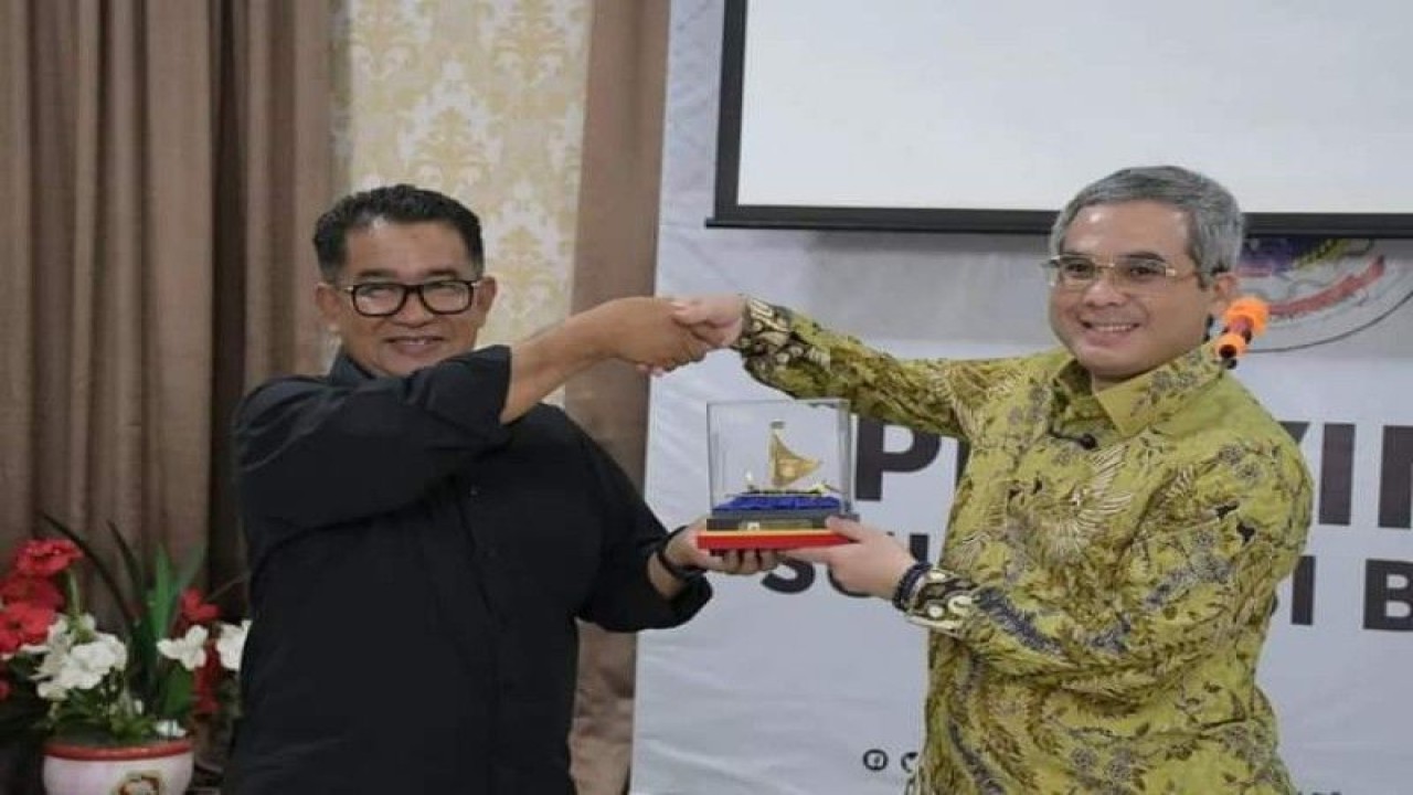 Penjabat Gubernur Sulbar, Akmal Malik menerima kunjungan Wakil Menteri Pertanian Harvick Hasnul di Mamuju, Senin (30/1/2023). ANTARA/M Faisal Hanapi