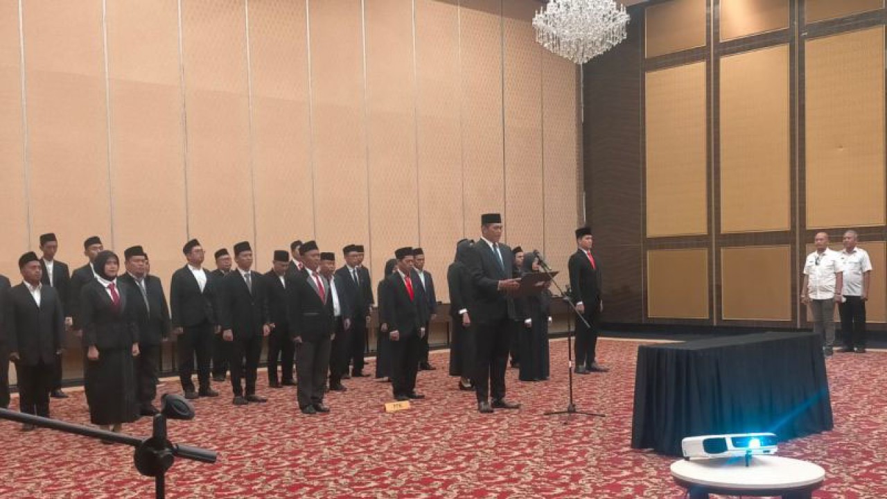 Pelantikan anggota PPK Singkawang (ANTARA/Rudi)