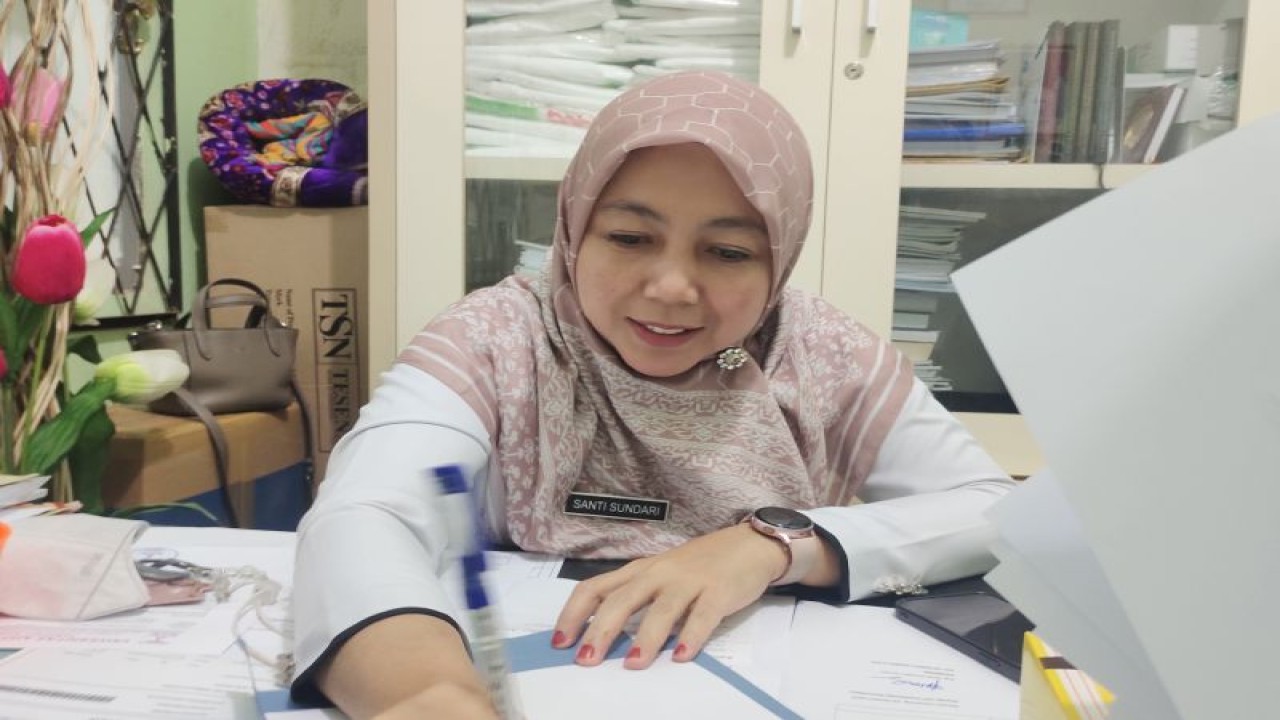 Pelaksana Tugas (Plt) Kepala Dinas Pengendalian Penduduk dan Keluarga Berencana (PPKB) Kota Bandarlampung Santi Sundari. Bandarlampung, Kamis, (26/1/2023). (ANTARA/Dian Hadiyatna)