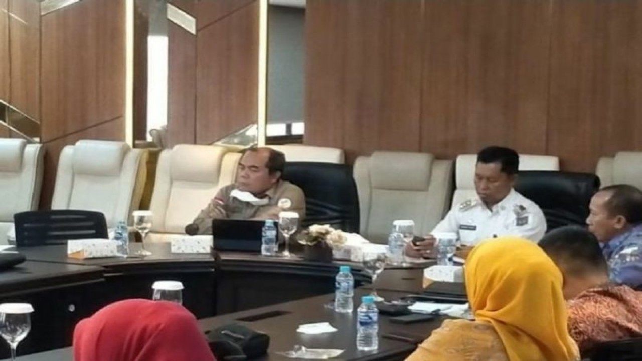 Pj Wali Kota Kendari, Asmawa Tosepu bersama rombongan OPD saat diterima oleh Kepala Pusdatin Kemensos RI, Prof Agus Zainal Arifin, Rabu (18/1/2023). ANTARA/HO-Kominfo Kendari
