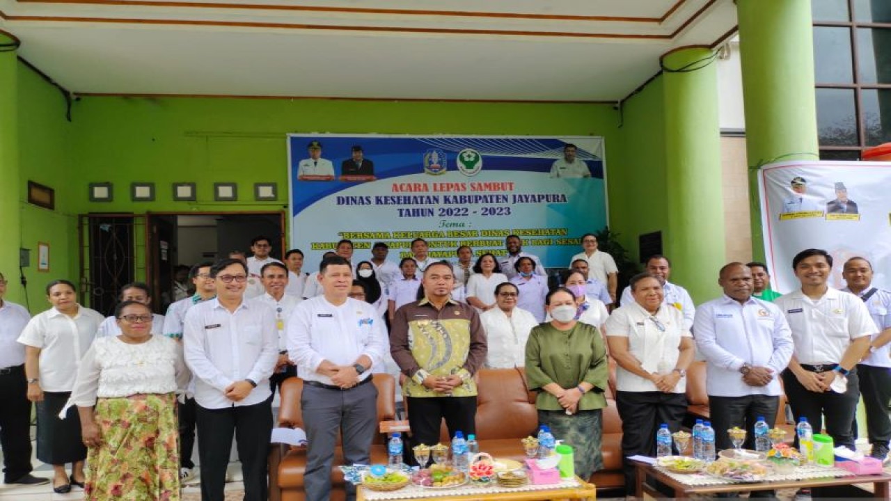 Foto bersama setelah peluncuruan PSC 119 Kabupaten Jayapura (ANTARA/Ardiles Leloltery)