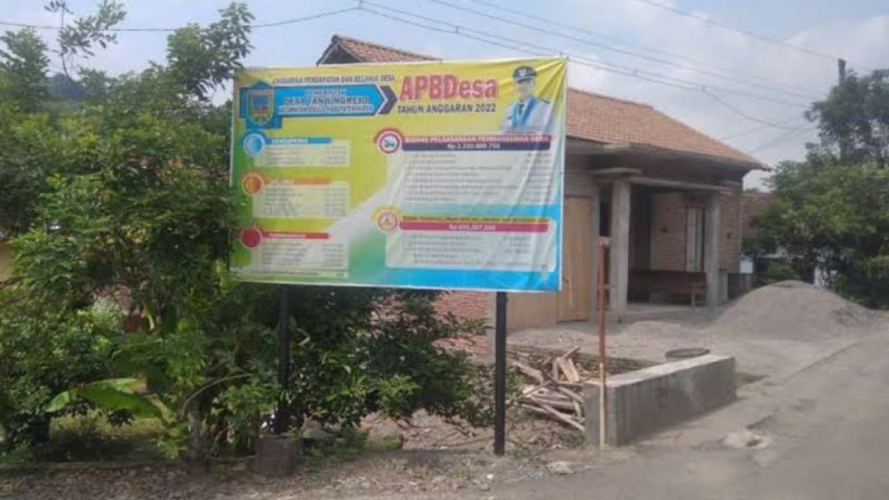 Publikasi penggunaan dana yang diterima pemerintah desa di Kabupaten Kudus, Jawa Tengah. (ANTARA/Akhmad Nazaruddin Lathif)