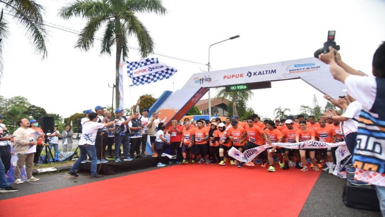 PT Pupuk Kalimantan Timur (Pupuk Kaltim) meningkatkan budaya keselamatan dan kesehatan kerja di lingkungan perusahaan melalui gelaran Go Viral N Run yang diikuti ratusan karyawan dalam rangka memperingati Bulan K3 Nasional (BK3N) tahun 2023. ANTARA/HO - Pupuk Kaltim