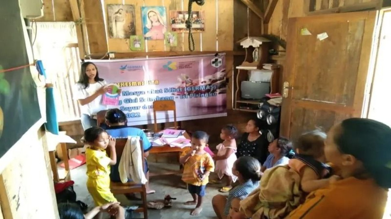Puskesmas Sita menyebarluaskan informasi tentang Gerakan Masyarakat Sehat bagi masyarakat, Manggarai Timur, NTT beberapa waktu lalu sebagai salah satu langkah preventif penanganan stunting. (ANTARA/HO-Puskesmas Sita Manggarai Timur)