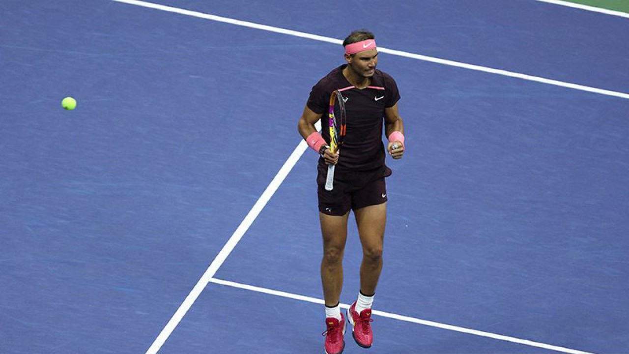 Arsip - Petenis Spanyol Rafael Nadal melakukan selebrasi usai mengalahkan Richard Gasquet asal Prancis pada putaran ketiga tunggal putera hari keenam US Open di USTA Billie Jean King National Tennis Center, New York, AS, Sabtu (3/9/2022). ANTARA/AFP-Getty Images/Julian Finney/aa.