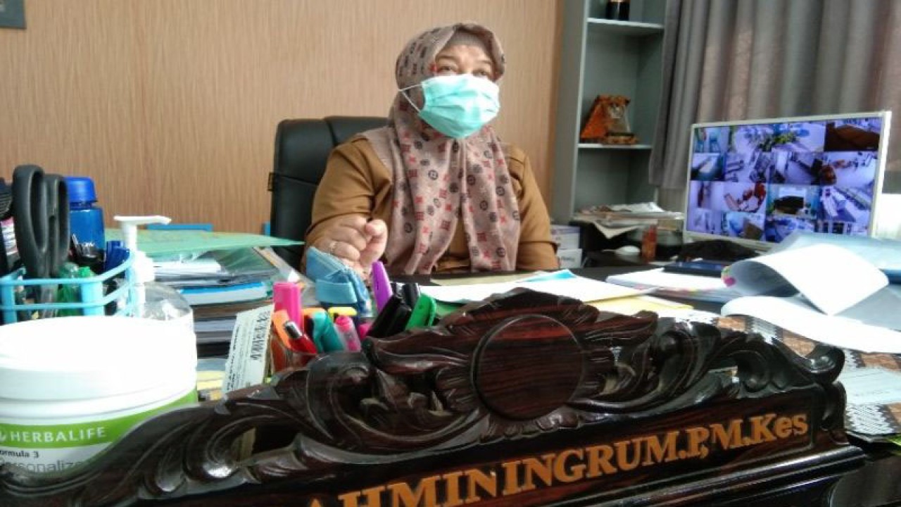 Kepala Dinas Kesehatan Kota Kendari, Sulawesi Tenggara, Rahminingrum (ANTARA/Harianto)