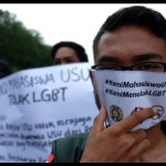 Ratusan mahasiswa tergabung dalam Aliansi Mahasiswa USU Tolak LGBT berunjuk rasa di kampus USU di Medan, Sumut, Jumat (29/3/2019). (Dok ANTARA)-1673402800