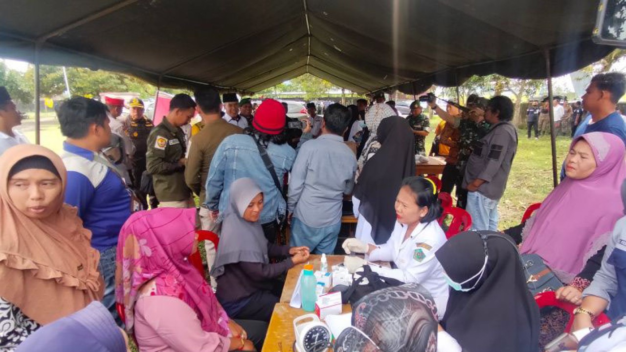 Ilustrasi, petugas Dinas Kesehatan Kabupaten Rejang Lebong tengah memberikan pelayanan berobat gratis kepada warga. ANTARA/dokumen
