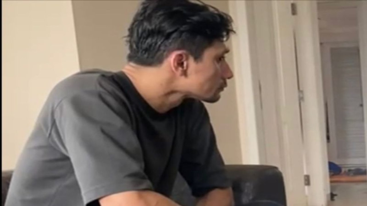 Aktor Revaldo saat dilakukan penangkapan oleh pihak Kepolisian. ANTARA/HO-Polda Metro Jaya