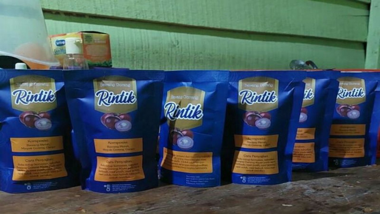 Bawang goreng dalam kemasan produksi Desa Rintik, Kecamatan Babulu PPU, setelah mendapat pembinaan dari Bank Indonesia dan dinas tekait di Kabupaten PPU. (Antara/ HO Distan PPU)