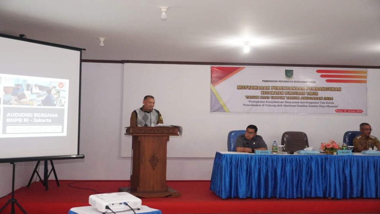 Wakil Bupati Natuna, Rodhial Huda saat membuka kegiatan Musrenbang tingkat kecamatan di Natuna, Kepri, Senin (30/1/2023) (FOTO ANTARA/HO-Kominfo Natuna/Cherman)