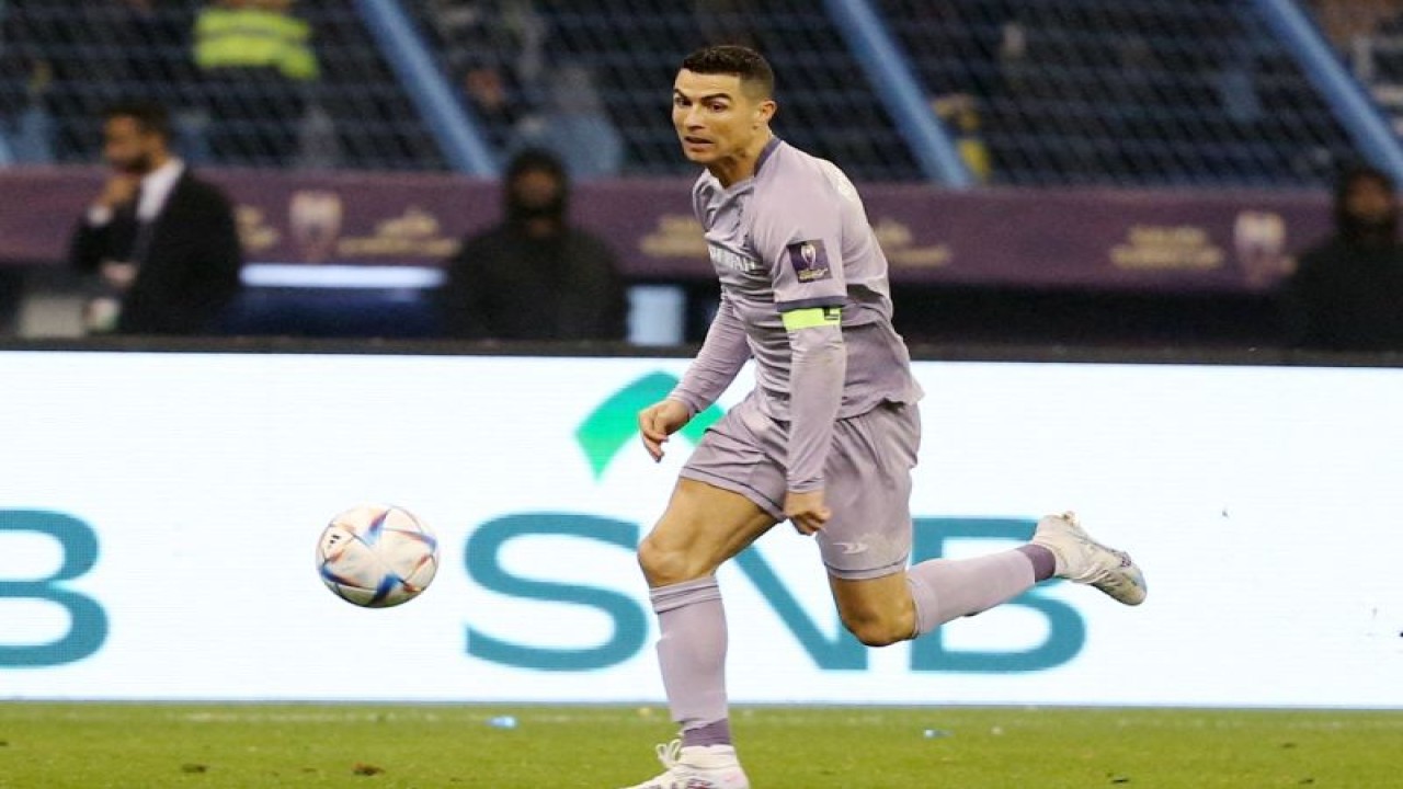 Striker Al Nassr Cristiano Ronaldo dalam pertandingan semifinal Piala Super Saudi antara Al Ittihad dan Al Nassr di Stadion King Fahd International, Riyadh, Arab Saudi, pada 26 Januari 2023. (REUTERS/AHMED YOSRI)