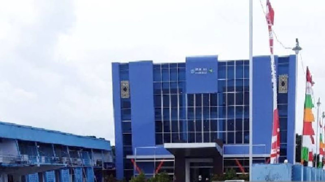 Gedung baru utama RSUD Biak dengan layanan terintegrasi sudah dipakai melayani perawatan pasien. ANTARA/Muhsidin