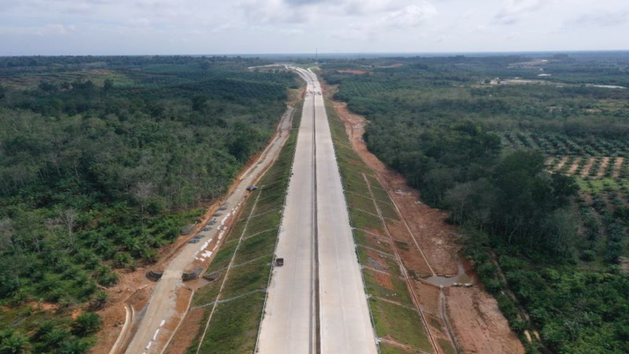 Ruas tol Bangkinang - Pangkalan sebagai bagian dari Jalan Tol Trans Sumatera. ANTARA/HO - Hutama Karya
