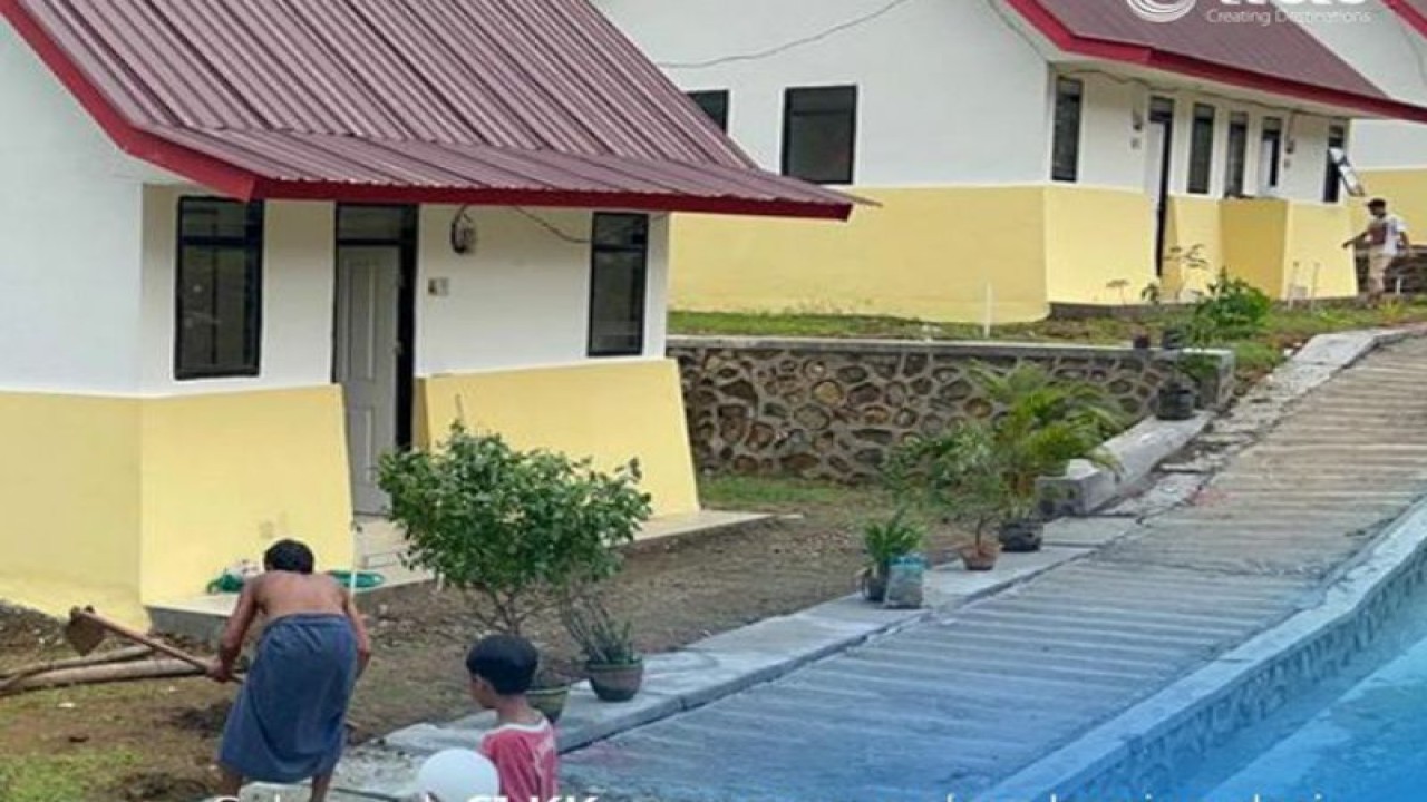 Salah satu warga yang telah menempati rumah khusus yang dibangun Kementerian PUPR bagi warga yang terkena dampak pembangunan Sirkuit Mandalika (ANTARA/Humas Pemkab Lombok Tengah)