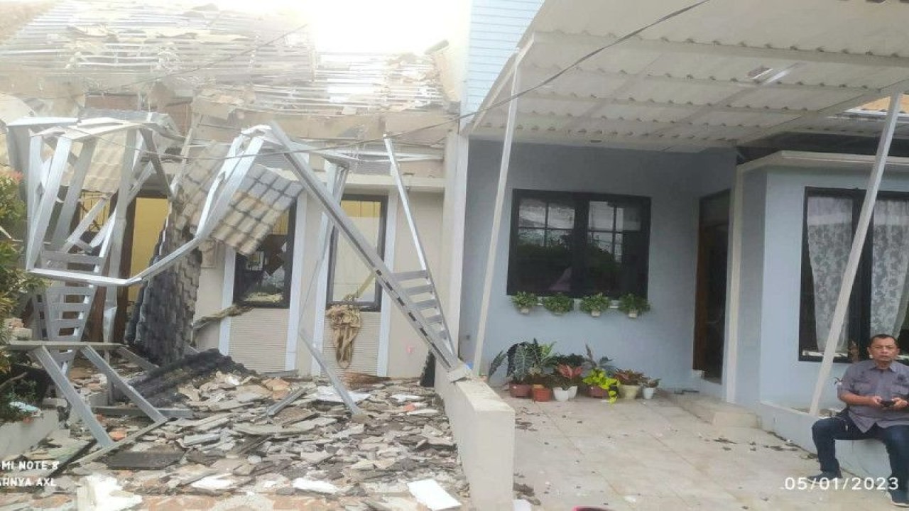 Rumah tempat kejadian ledakan gas (elpiji) 12 kg. ANTARA/HO-Damkar Depok