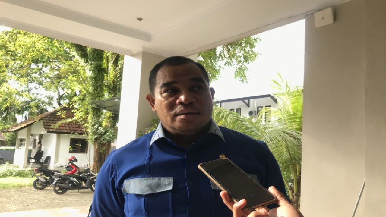 Wakil Ketua DPRD Ambon, Rustam Latupono. (ANTARA/Winda Herman)
