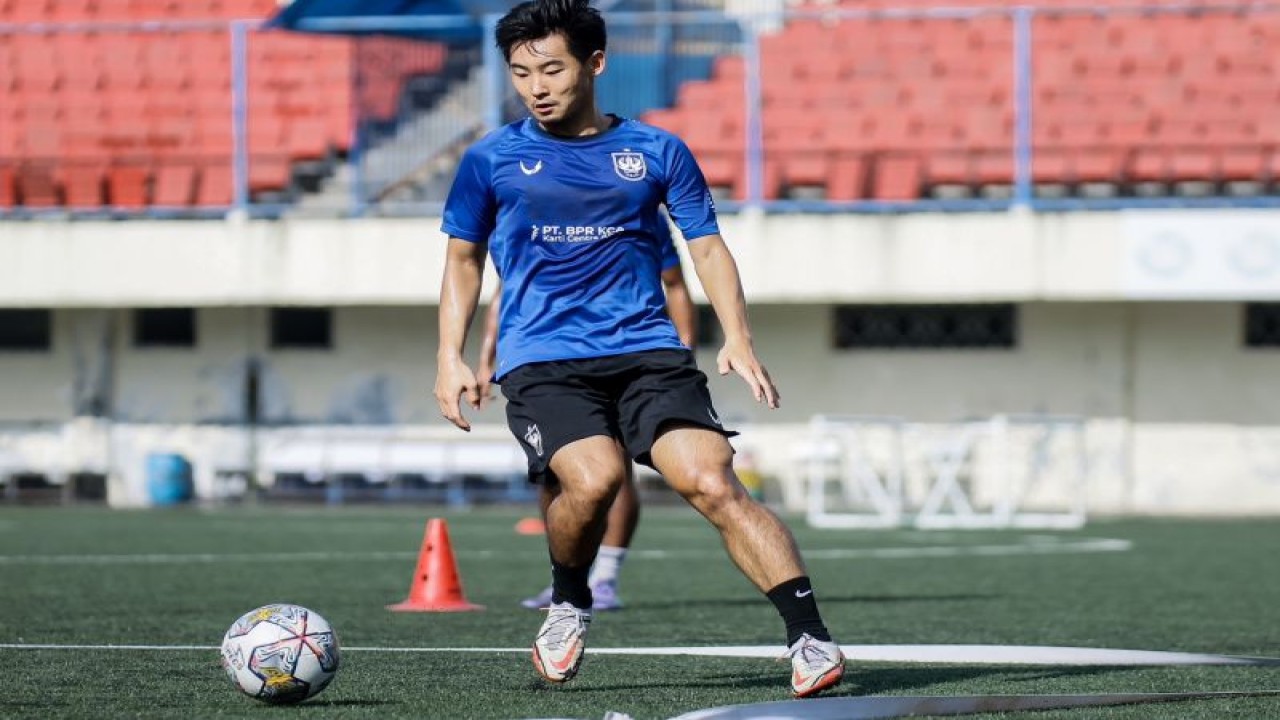 Pemain asal Jepang Ryu Fujii rekrutan terbaru PSIS Semarang (ANTARA/ HO-PSIS Semarang)