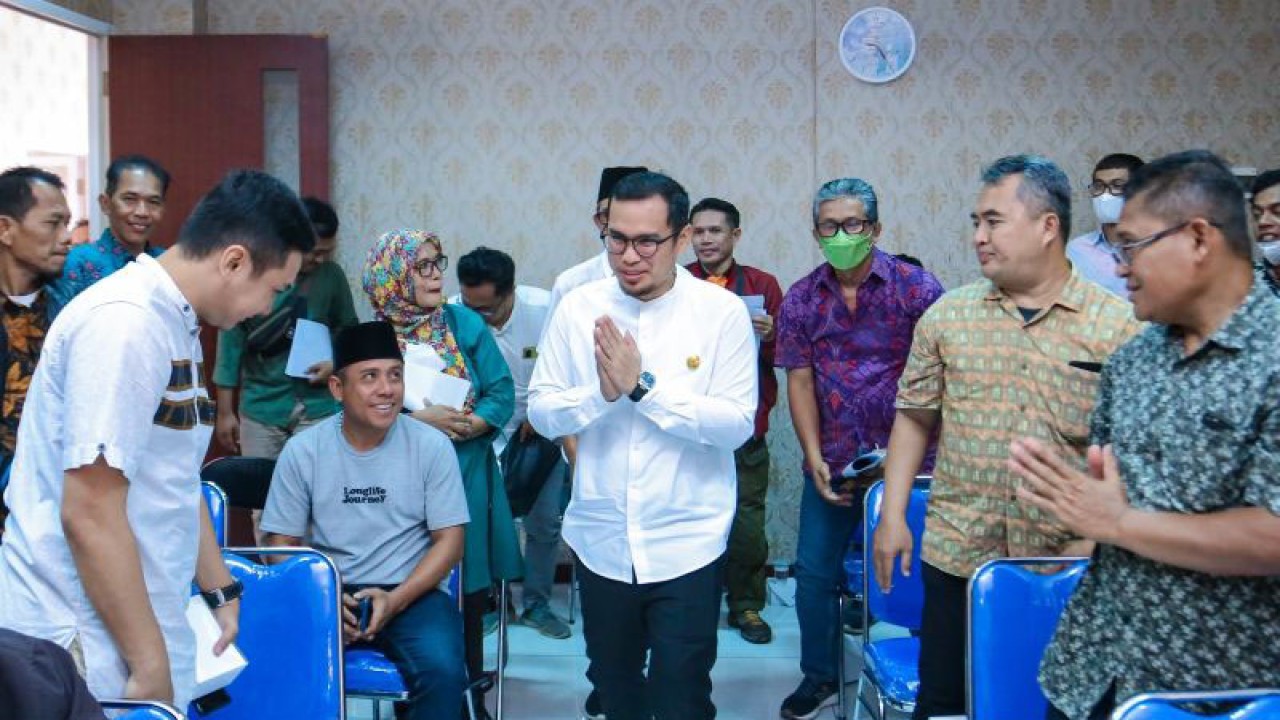 Wakil Wali Kota Tangerang Selatan Pilar Saga Ichsan saat menghadiri diskusi bersama warga. FOTO ANTARA/HO-Humas Pemkot Tangsel