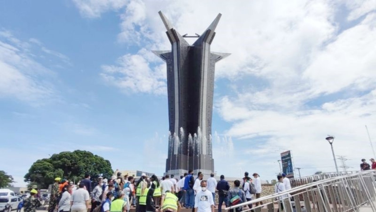 Salah satu ikon Kabupaten Bogor, Tugu Pancakarsa di Simpang Sirkuit Sentul, Kabupaten Bogor, Jawa Barat. (ANTARA/M Fikri Setiawan)