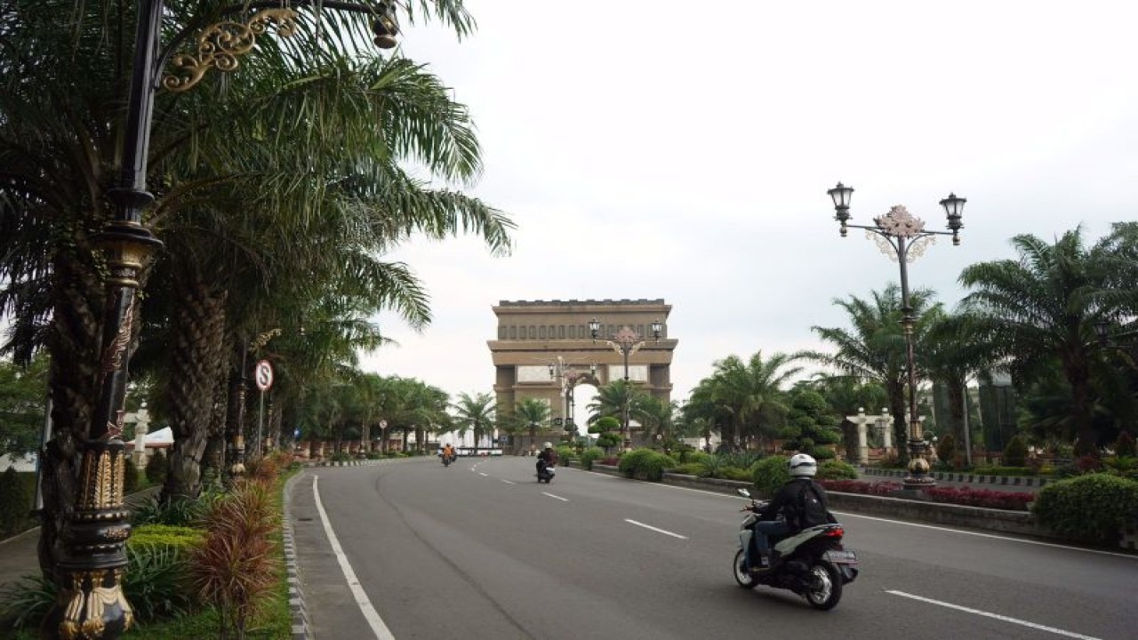 Salah satu jalur yang akan diperbaiki menuju area Simpang Lima Gumul (SLG), Kabupaten Kediri, Jawa Timur. ANTARA/HO-Pemkab Kediri