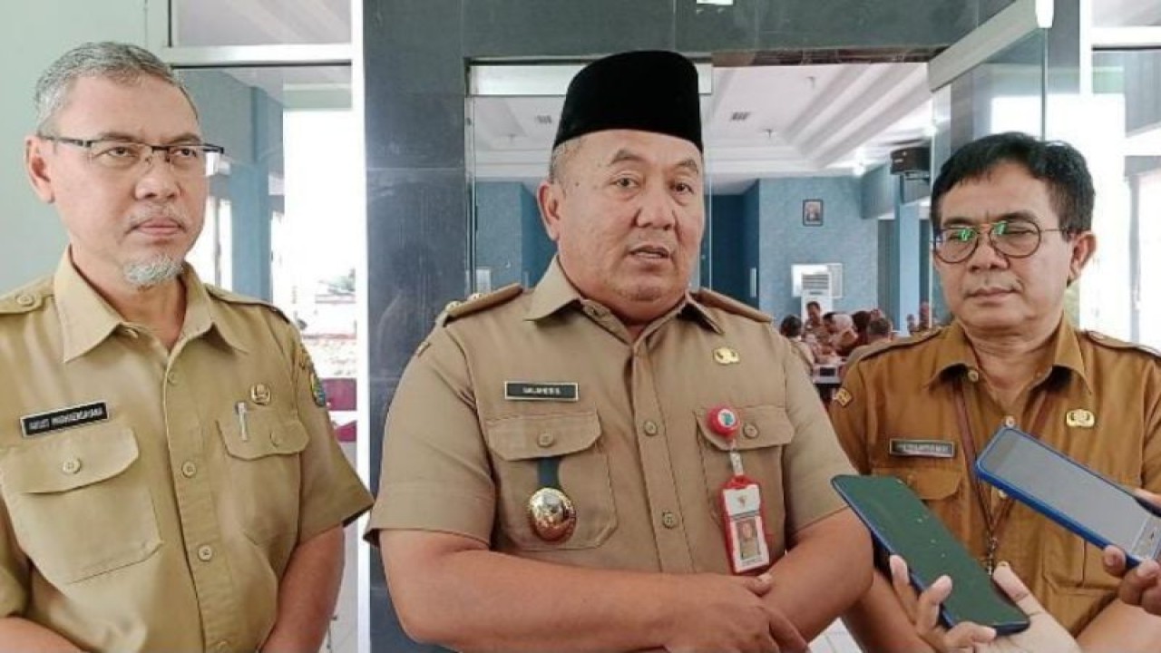 Wakil Wali Kota Pekalongan Salahudin (tengah). (ANTARA/HO-Humas Kota Pekalongan)