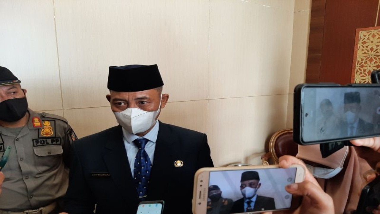 Sekdaprov Kepri Adi Prihantara di Tanjungpinang. (ANTARA/Ogen)