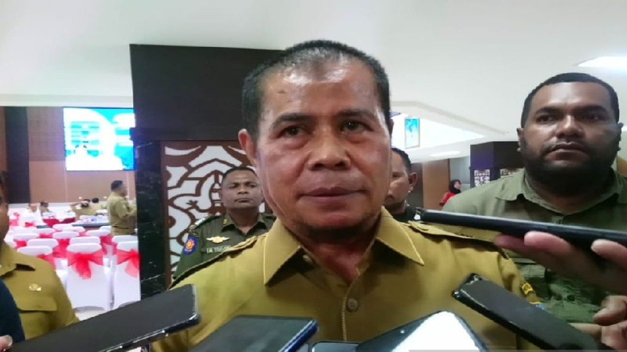 Sekretaris Daerah Provinsi Papua Muhammad Ridwan Rumasukun. (ANTARA/ Qadri Pratiwi)