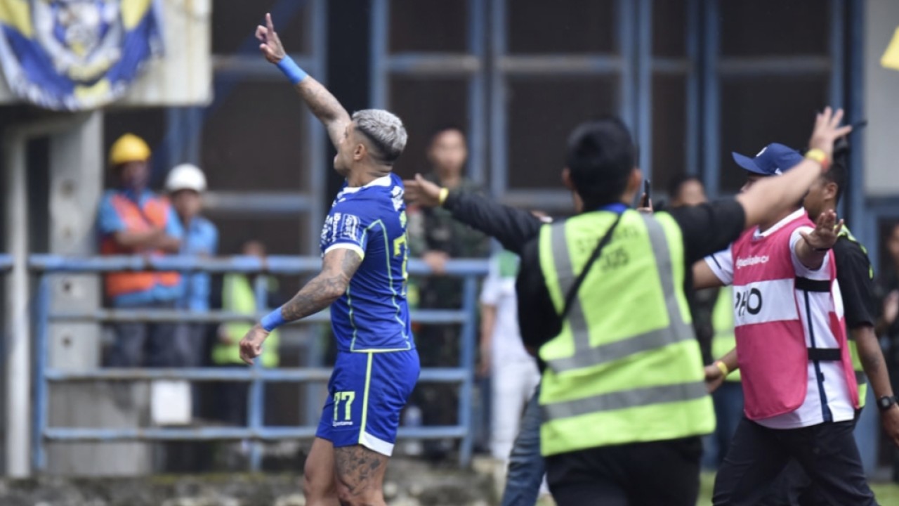 Selebrasi Ciro Alves