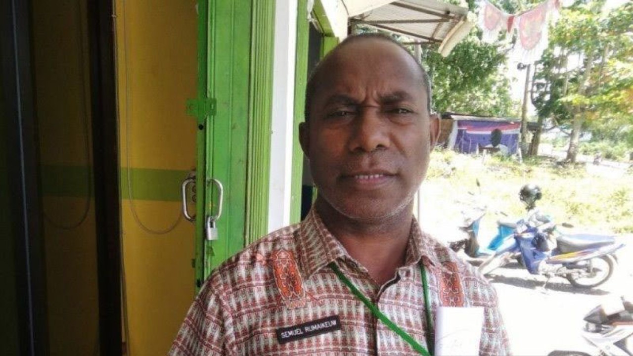 Pelaksana Tugas Asisten 1 bidang tata pemerintahan Sekda Biak Semuel Rumaikeuw SH.ANTARA/Muhsidin