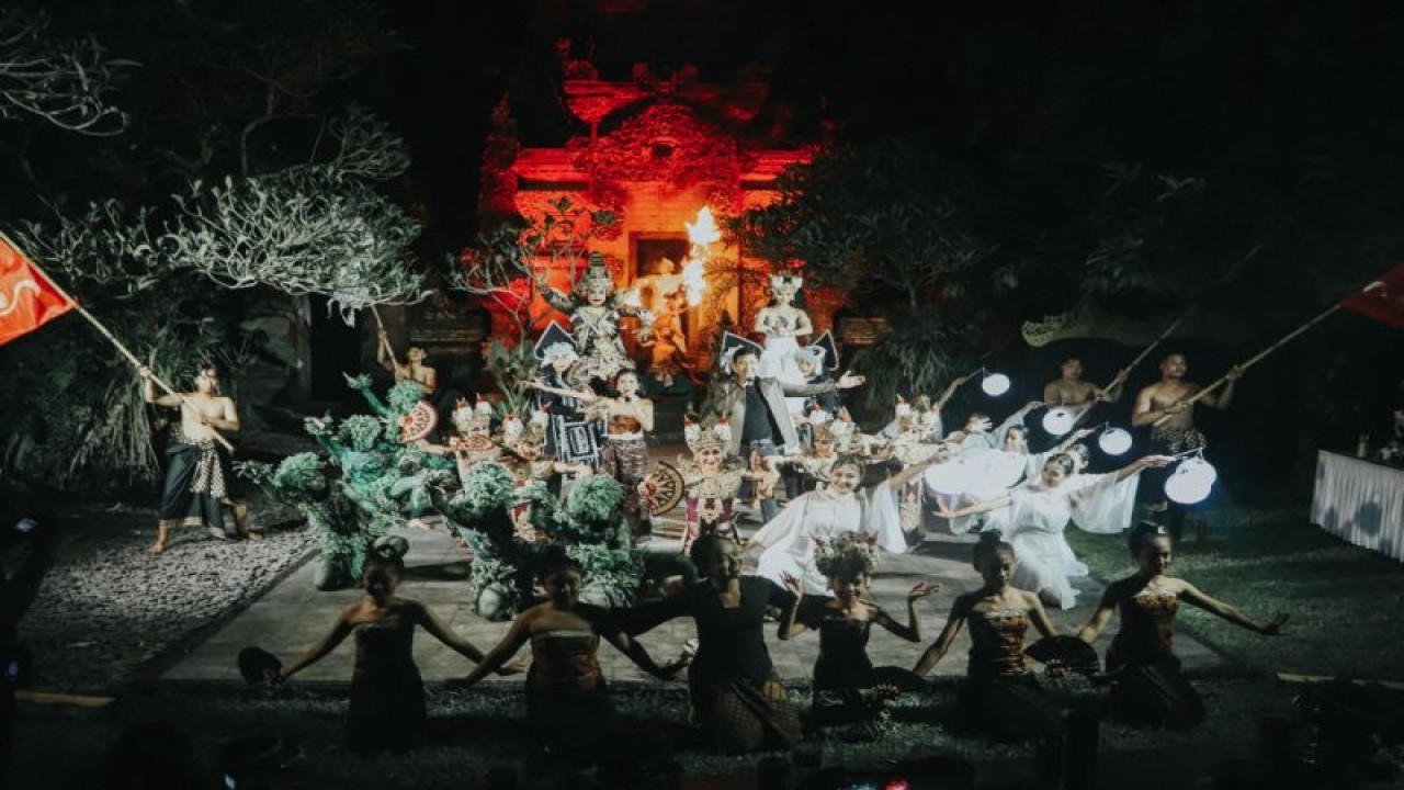 Pertunjukan seni berjudul "MahaAwidya" yang dipentaskan oleh para seniman Sanggar Seni Pancer Langit. ANTARA/HO-Pemkab Badung