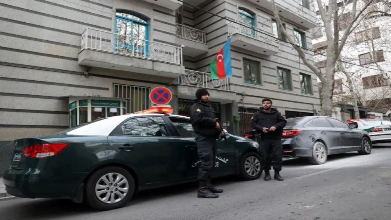 Seorang penyerang menerobos pos penjagaan di kedutaan besar Azerbaijan di Teheran dan membunuh kepala keamanan. (Majid Asgaripour/WANA via Reuters)