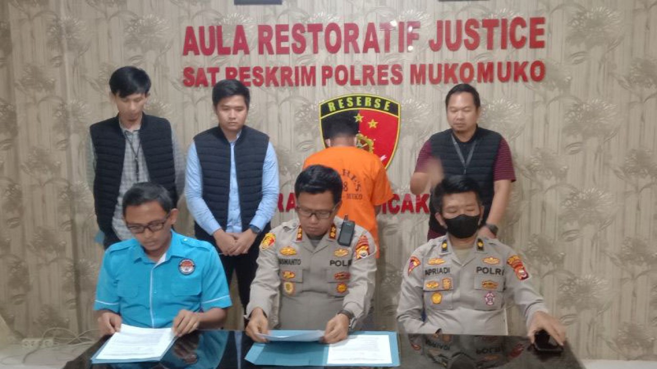 Kepolisian Resor Mukomuko menggelar siaran pers penetapan tersangka korupsi program PIID-PEL, Kamis (8/12/2022) ANTARA/Ferri.
