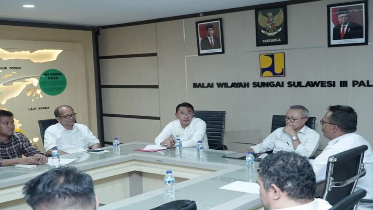 Pertemuan antara Bupati Sigi Mohammad Irwan dan jajaran dengan Kepala Satgas Penanggulangan Bencana Sulawesi Tengah Arie Sutiadi Moerwanto dan Kepala BWS Sulawesi III Taufik.  (ANTARA/HO-Prokopim Setda Pemkab Sigi)