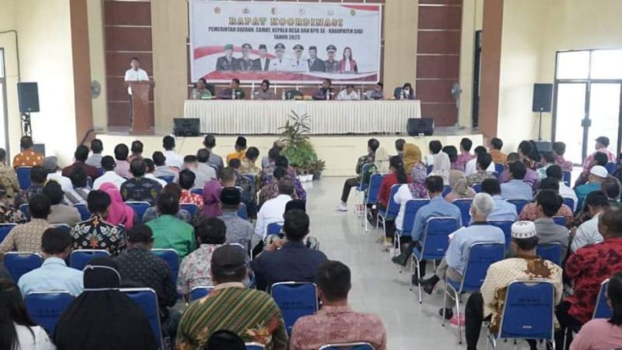 Rapat koordinasi antara Pemerintah Kabupaten Sigi dengan para kepala desa dan aparatur desa, di Sigi. (ANTARA/HO-Dok Prokopim Setda Pemkab Sigi)