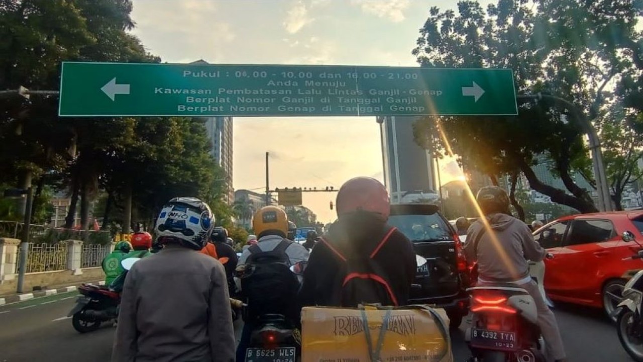 Cuti bersama pembatasan kendaraan di kawasan tertib lalu lintas dengan sistem ganjil-genap tidak diberlakukan. (Adiantoro/NTV)