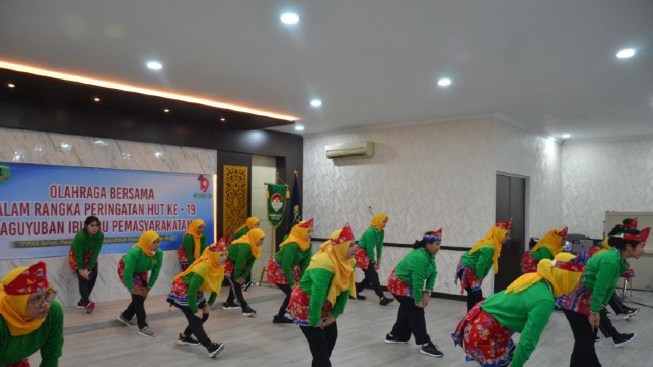 PIPAS Lapas kelas II A Salemba berpartisipasi dam kegiatan Senam Bersama senam kesegaran jasmani (SKJ) Pelajar dengan Tema “PIPAS Sehat, Perempuan Berdaya Untuk Pemasyarakatan Maju”, Jumat (6/1/2023). (ANTARA/HO-PIPAS Lapas Salemba Kota Jakarta Pusat)