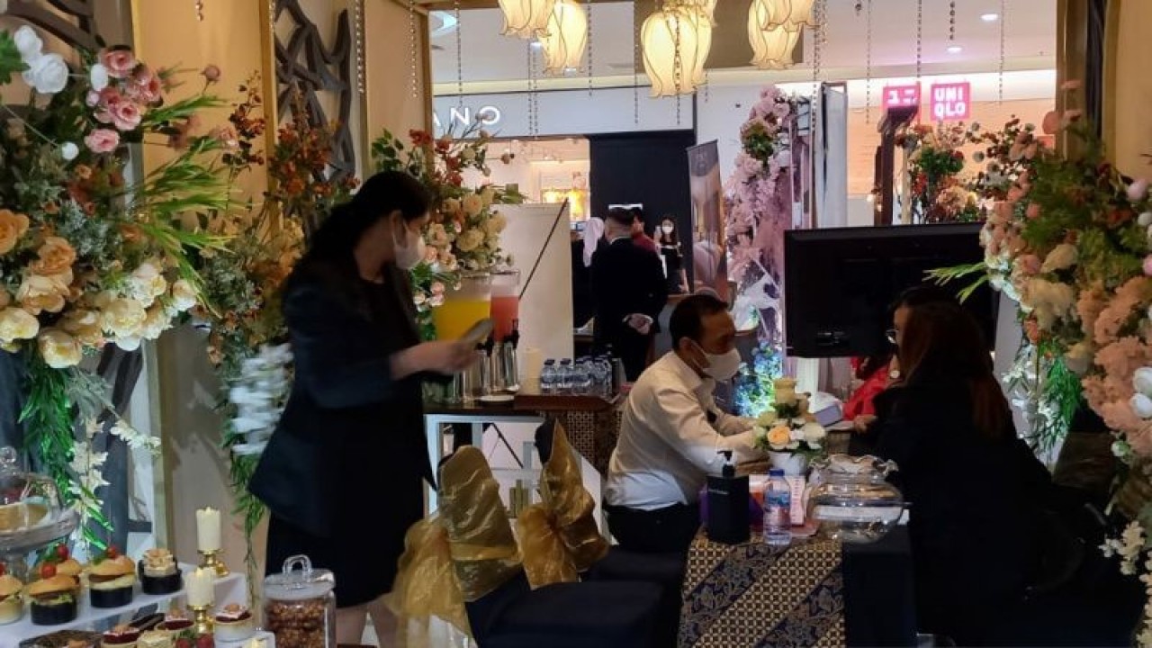 Solo Hotel Expo and Tourism Industry di Solo Paragon Lifestyle Mall, Rabu (11/1/2023). ANTARA/Aris Wasita