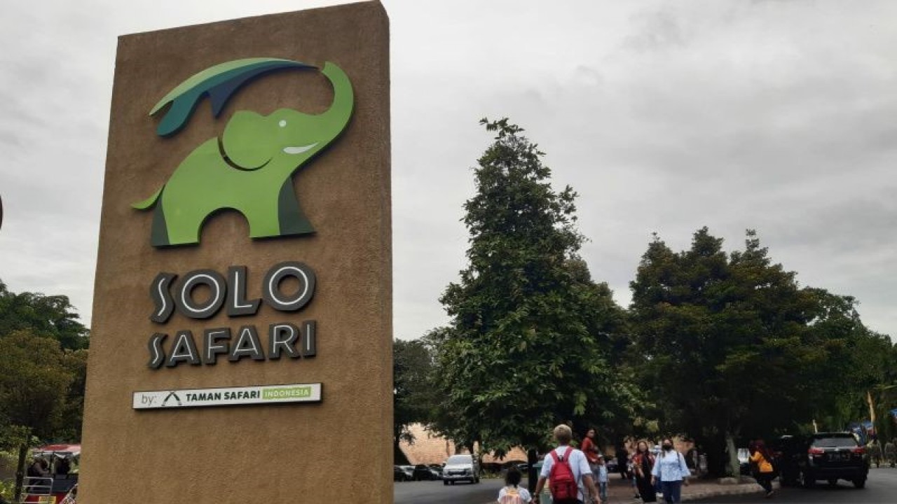 Solo Safari yang mulai dibuka hari ini di Solo, Jumat (27/1/2023). ANTARA/Aris Wasita