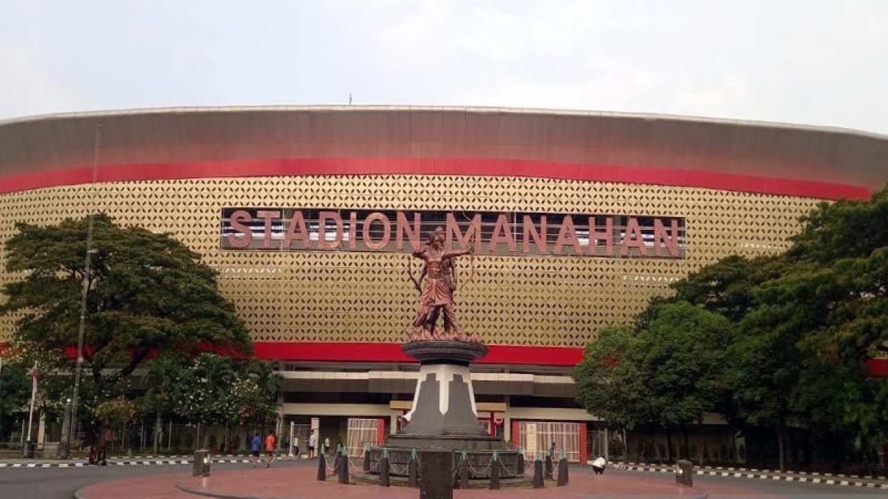 Kondisi stadion terlihat dari depan salah satu venue yang akan digunakan Piala Dunia U-20 di Stadion Manahan Solo. ANTARA/Bambang Dwi Marwoto.