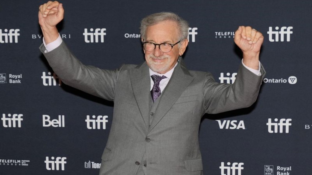 Sutradara Steven Spielberg saat menghadiri pemutaran perdana "The Fabelmans" di Toronto International Film Festival (TIFF) di Toronto, Ontario, Kanada (10/9/2022). REUTERS/Mark Blinch