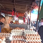 Suasana aktivitas pasar yang turut merekam perkembangan inflasi di Sulawesi Selatan dan Kota Makassar pada khsusunya. Antara/ Suriani Mappong-1672713944