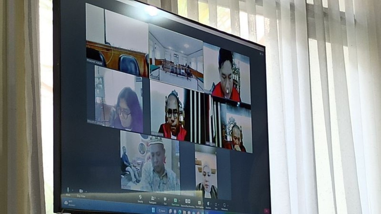 Suasana jalan sidang putusan mantan Rektor UIN Suska Riau Akhmad Mujahidin. ANTARA/Annisa Firdausi