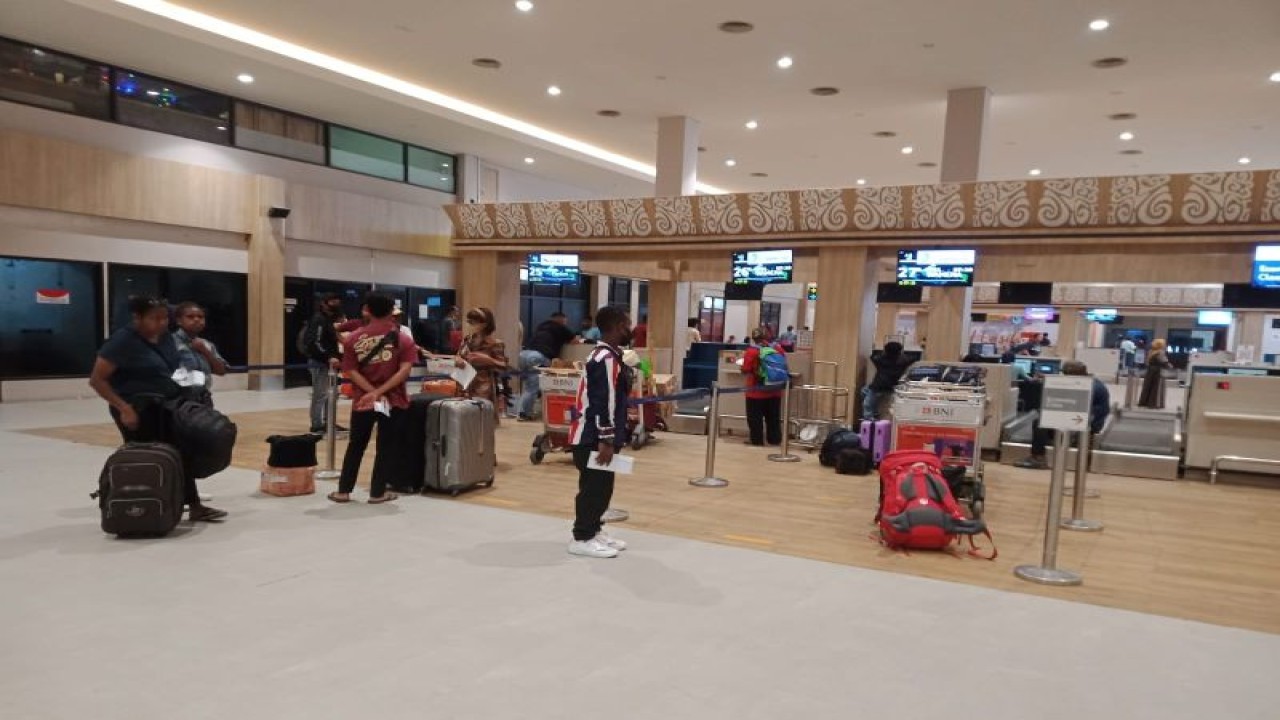 Suasana pelayanan penerbangan diBandara Sentani Papua, Rabu (11/1/2023). (Kemenhub)